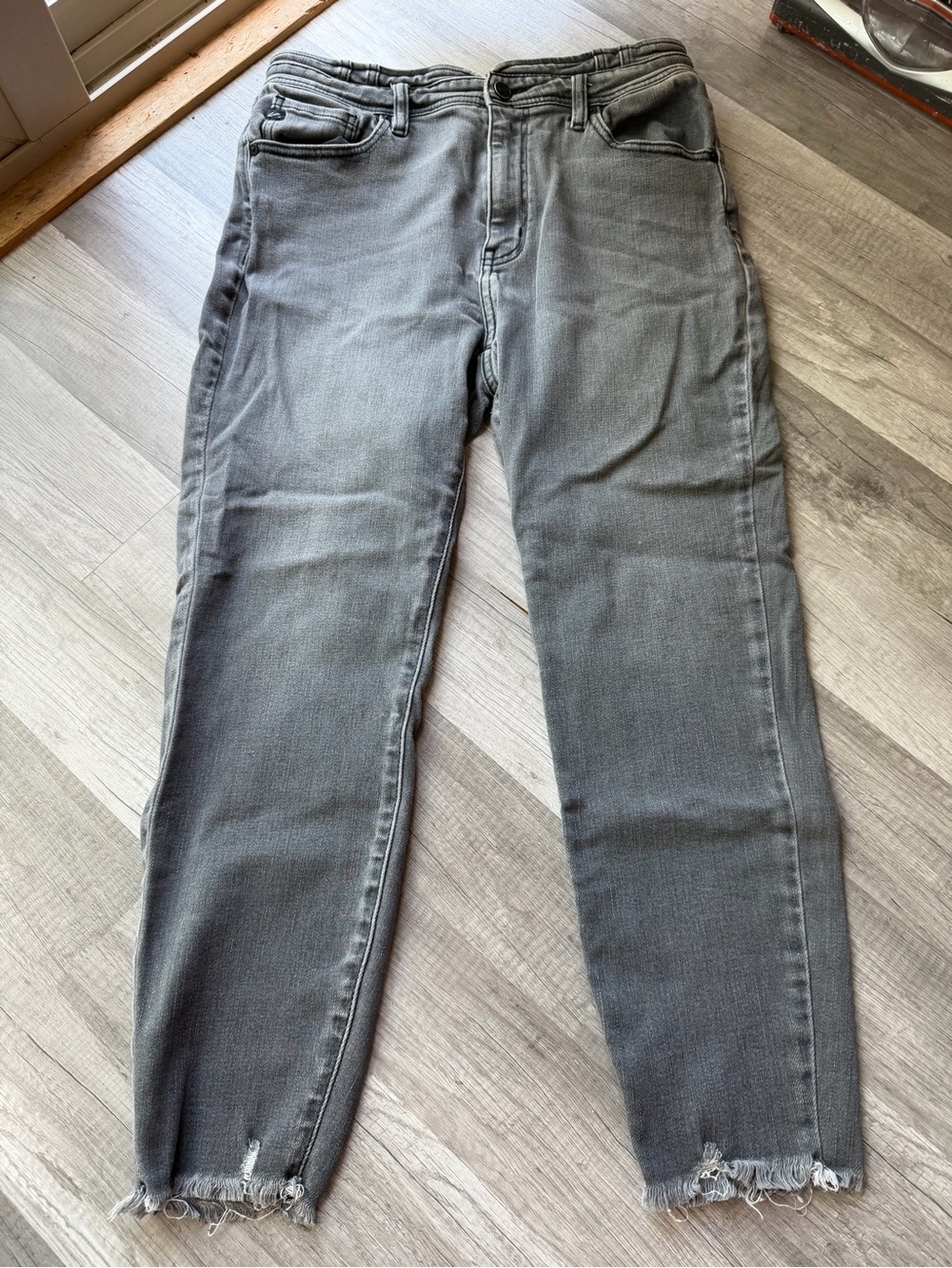 KanCan Gray Ankle Crop Jeans